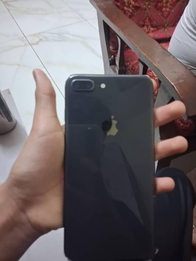 Apple iPhone 8 Plus 2