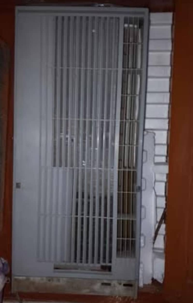 window AC 2
