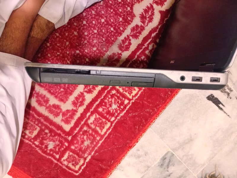 Dell Latitude E6540 3