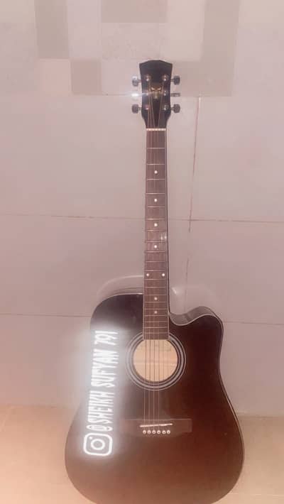Diamond jumbo sized guitar
