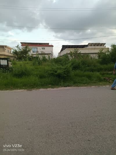 6090 corner Main double road plot for sale in G-15 Islamabad