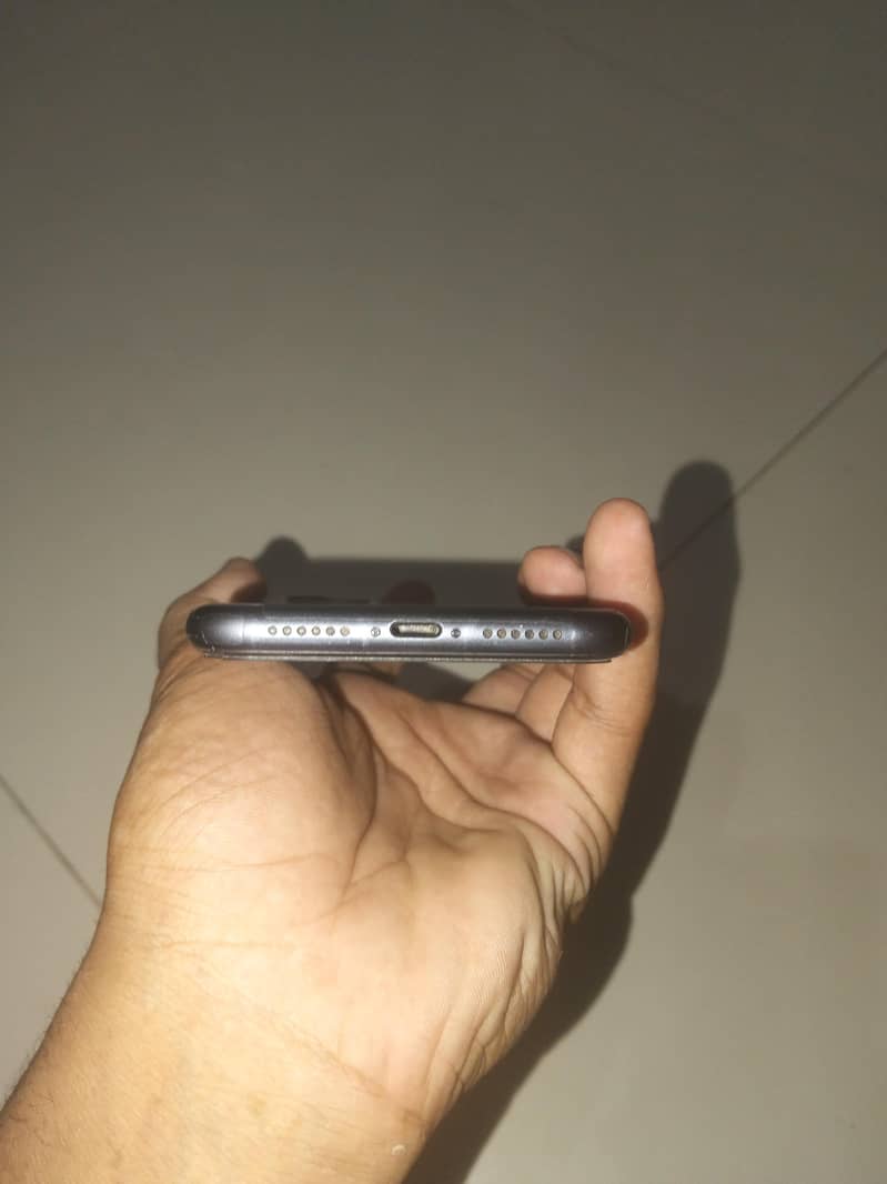 iPhone 11 3