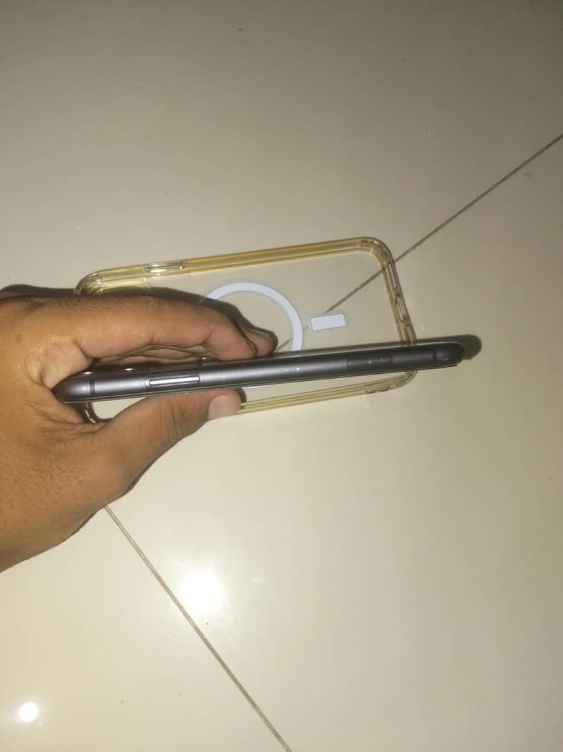 iPhone 11 5