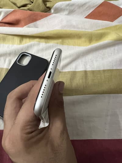 Apple iPhone 11 64GB White | Non-PTA | Face ID Working | Original