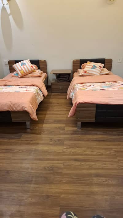 King Size bed/2Single bed/Queen Size bed/Dressing/wallmirror/Side tab