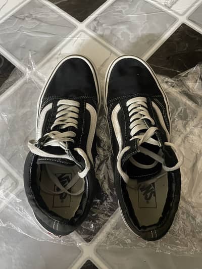 VANS OLD SKOOL BLACK AND WHITE 