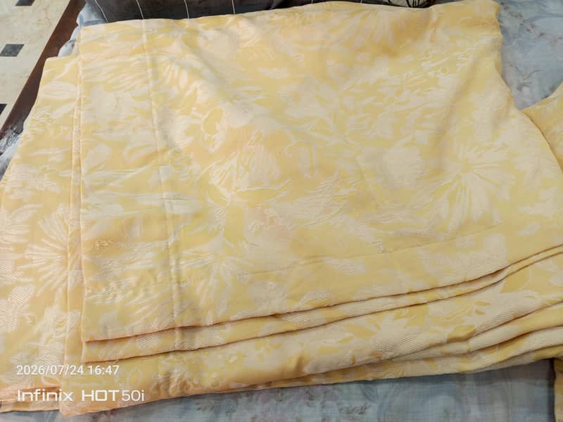 2 curtains 0