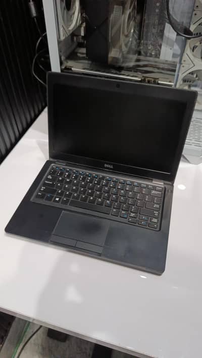 Dell Latitude 5280, i5 7th gen, 8gb ram 256gb ssd