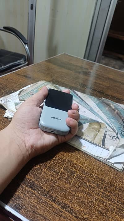 Nokia 2720 Flip