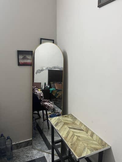 5 feet mirror with table