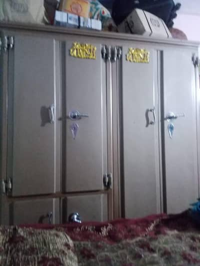 Metal body cabinet
