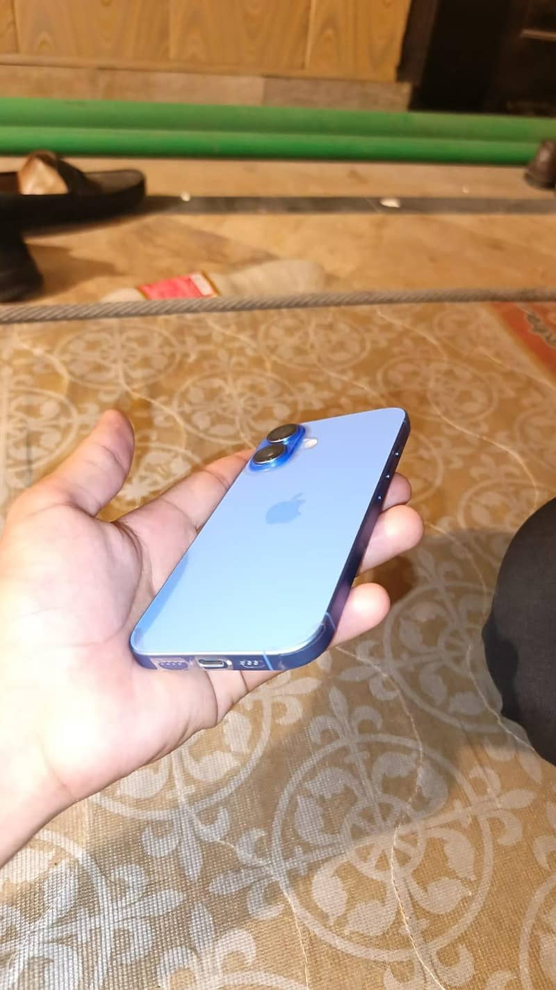 Apple iPhone 16 2