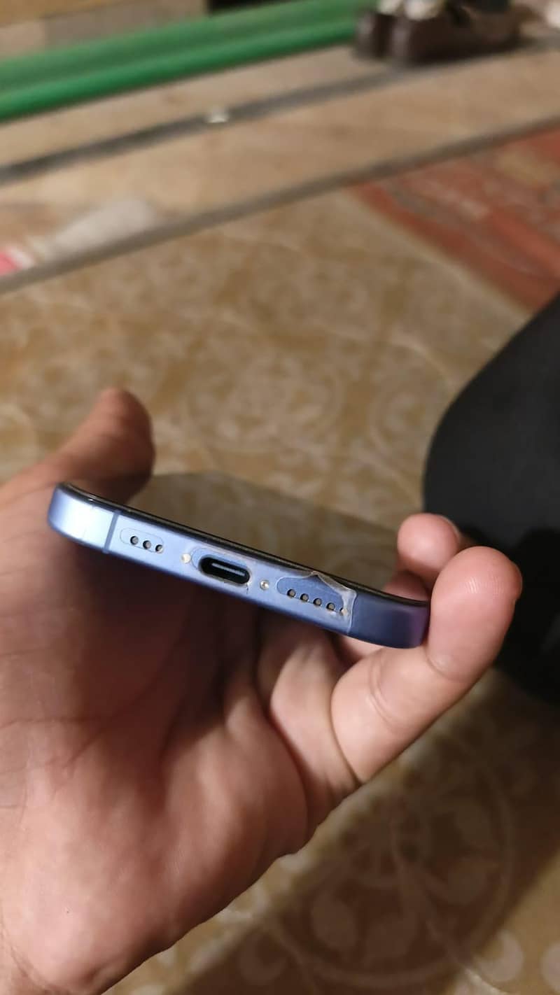 Apple iPhone 16 5