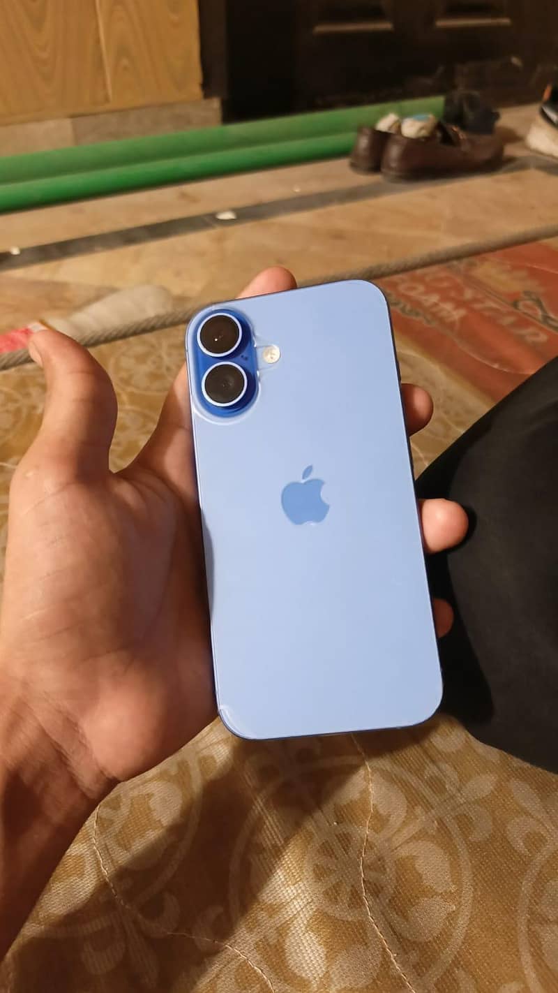 Apple iPhone 16 6
