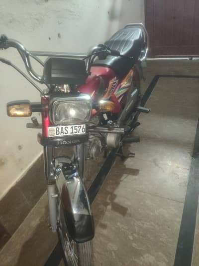 2020 model ha 70cc hai or bilkul ok bike hai koi masla wgyra nhi ha