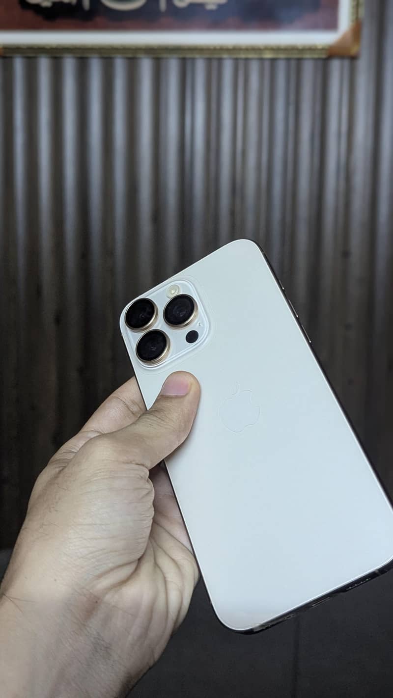 Iphone 16 pro max 3