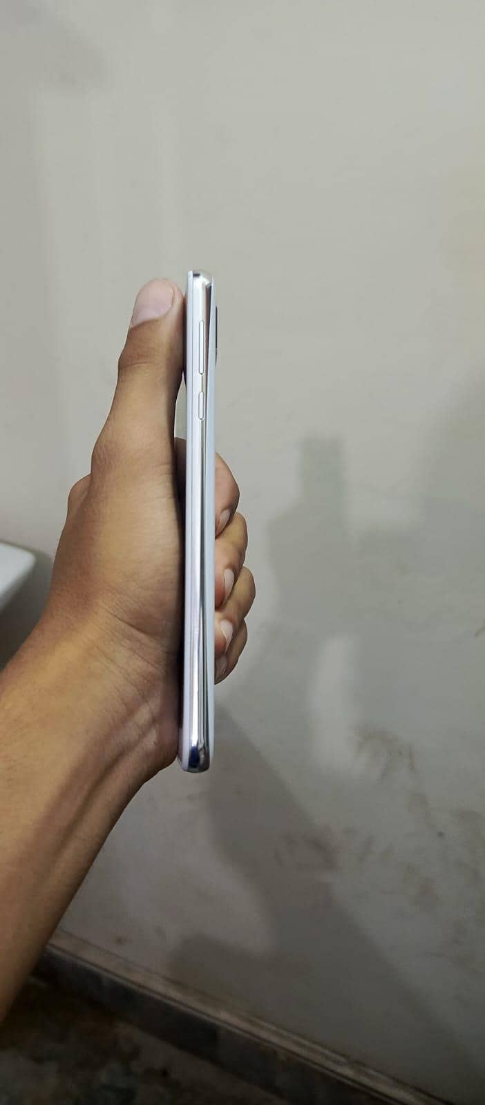 Sharp Aquos R2 3