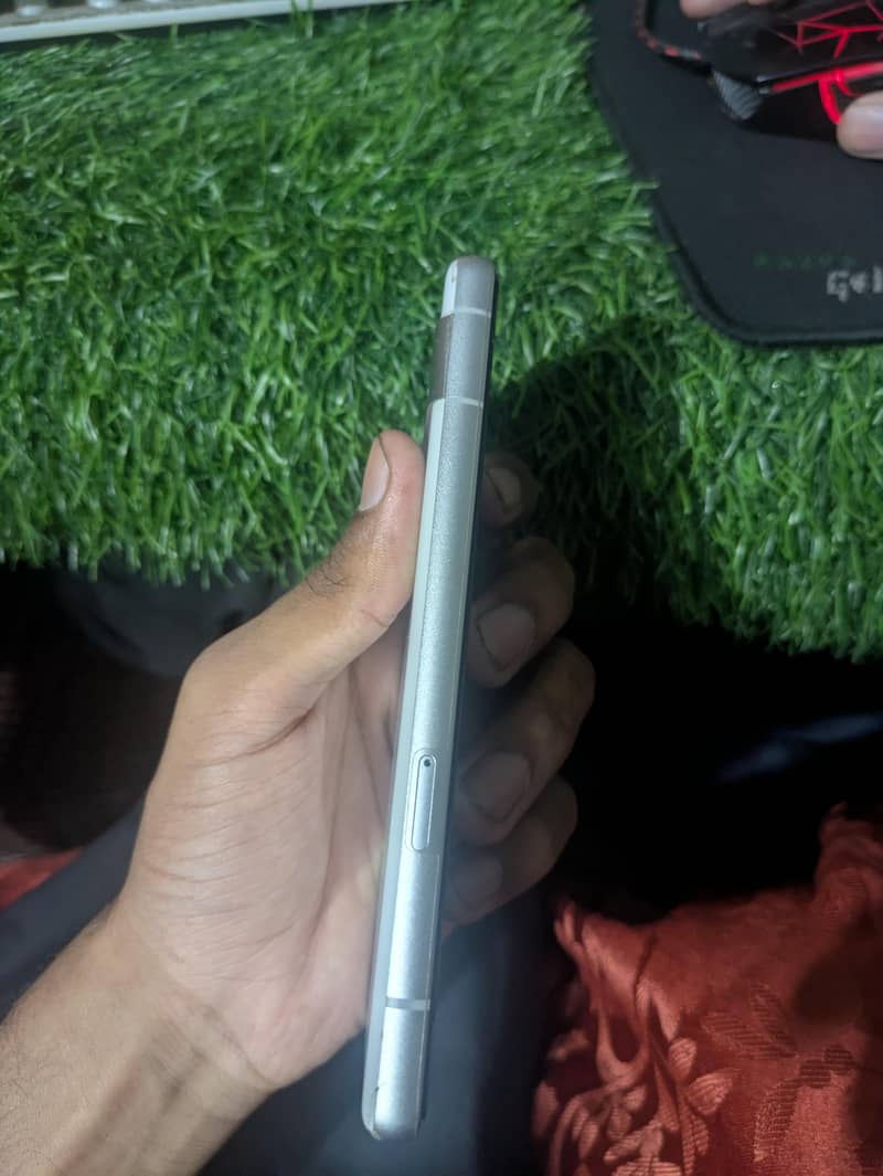 Google Pixel 7a 5