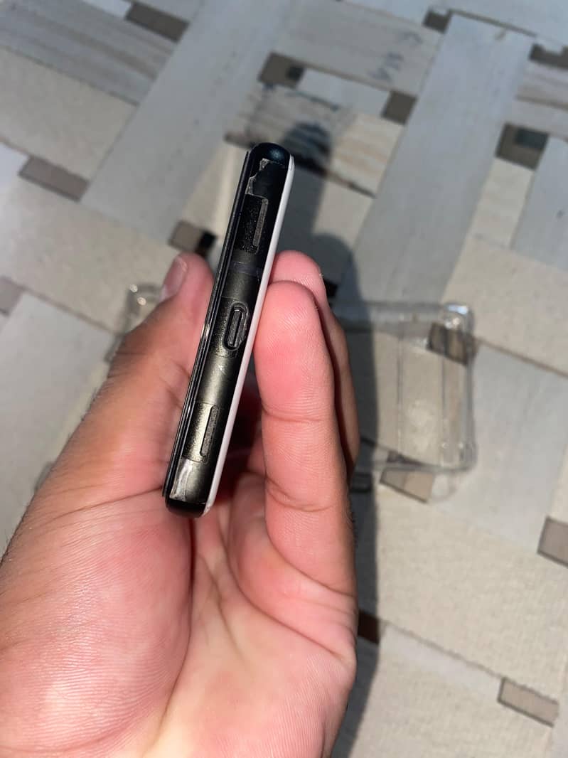 Google Pixel 6a 5