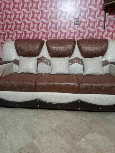 lether poshish sofa set 4 year used good condition argent sale