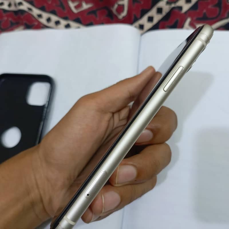 Apple iPhone 11 7