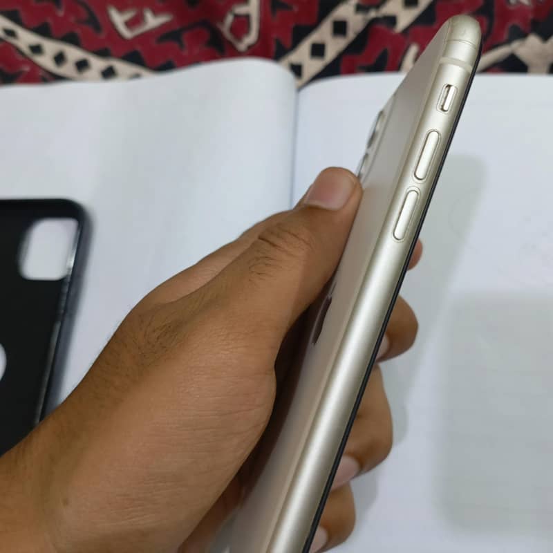 Apple iPhone 11 8