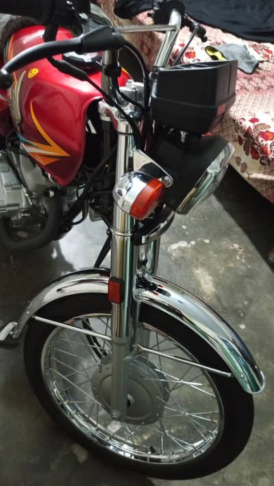 i am selling honda cg 125 2026 model new (03711713400)