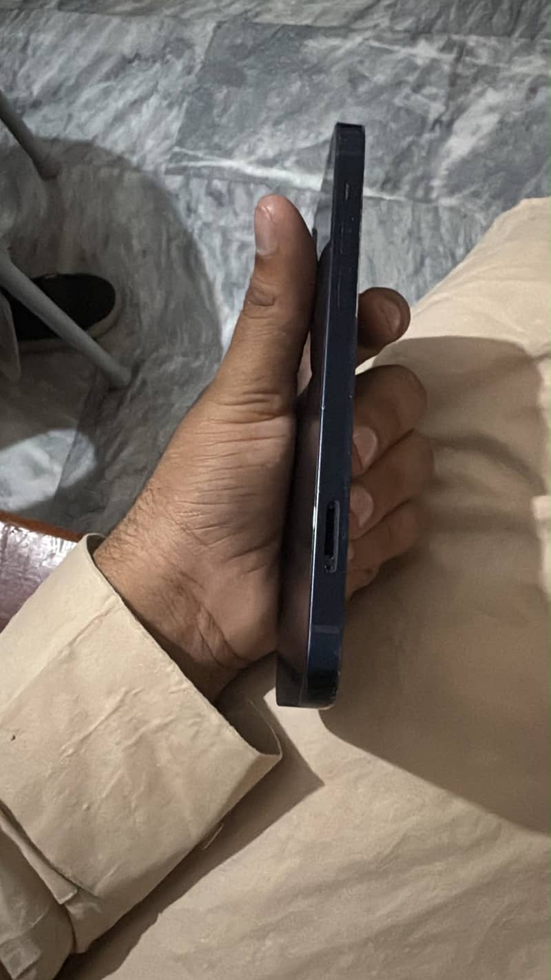 iPhone 12 3