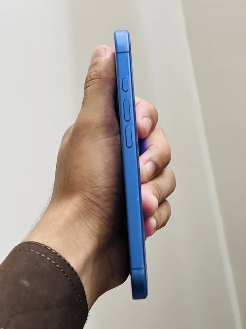 Apple iPhone 16 3