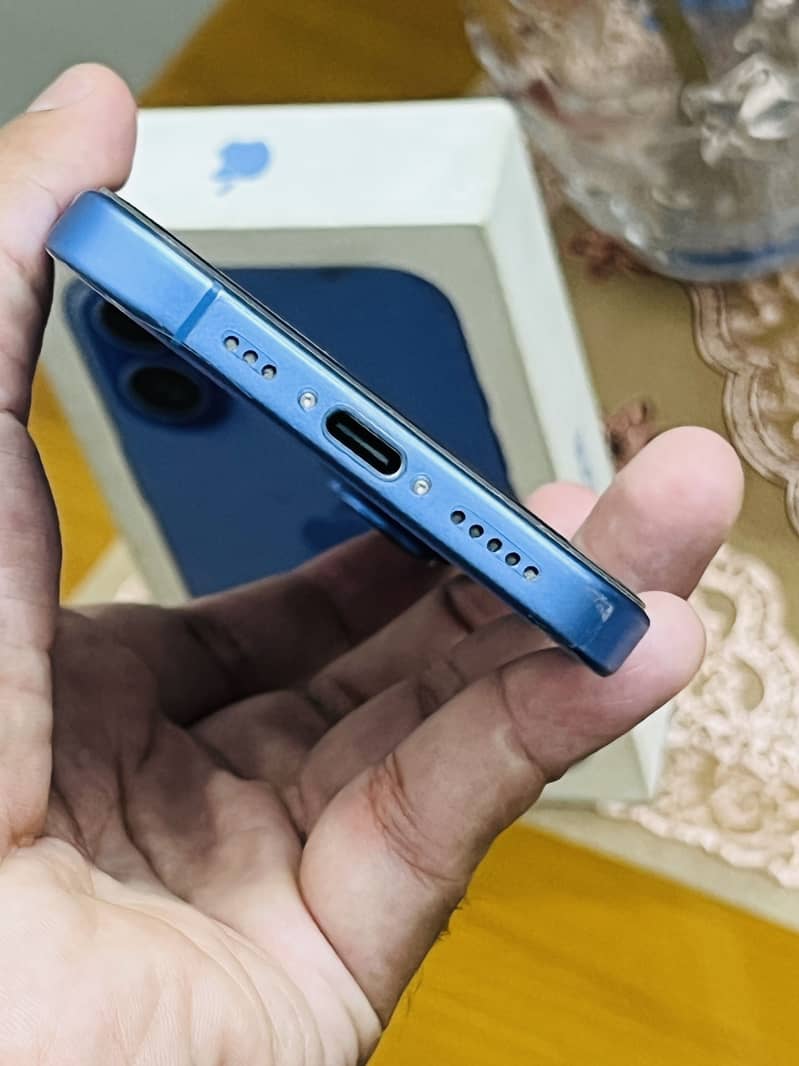 Apple iPhone 16 5