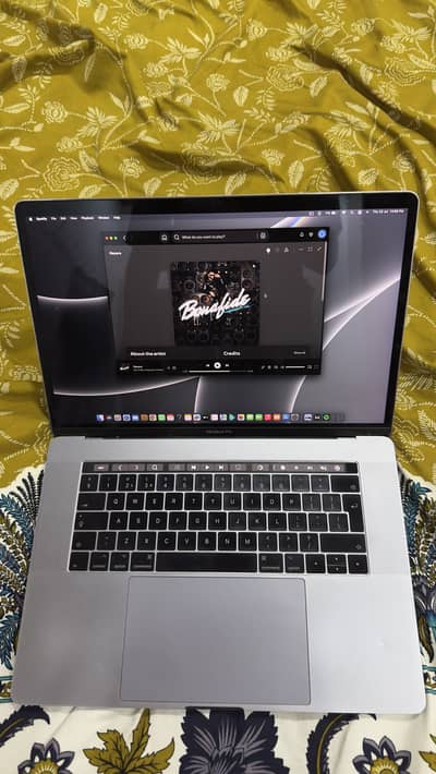 Macbook pro 2017 touch bar