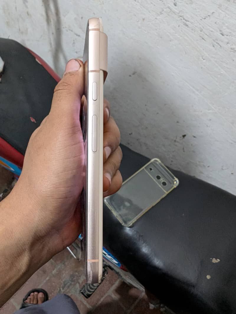 Google Pixel 8 4