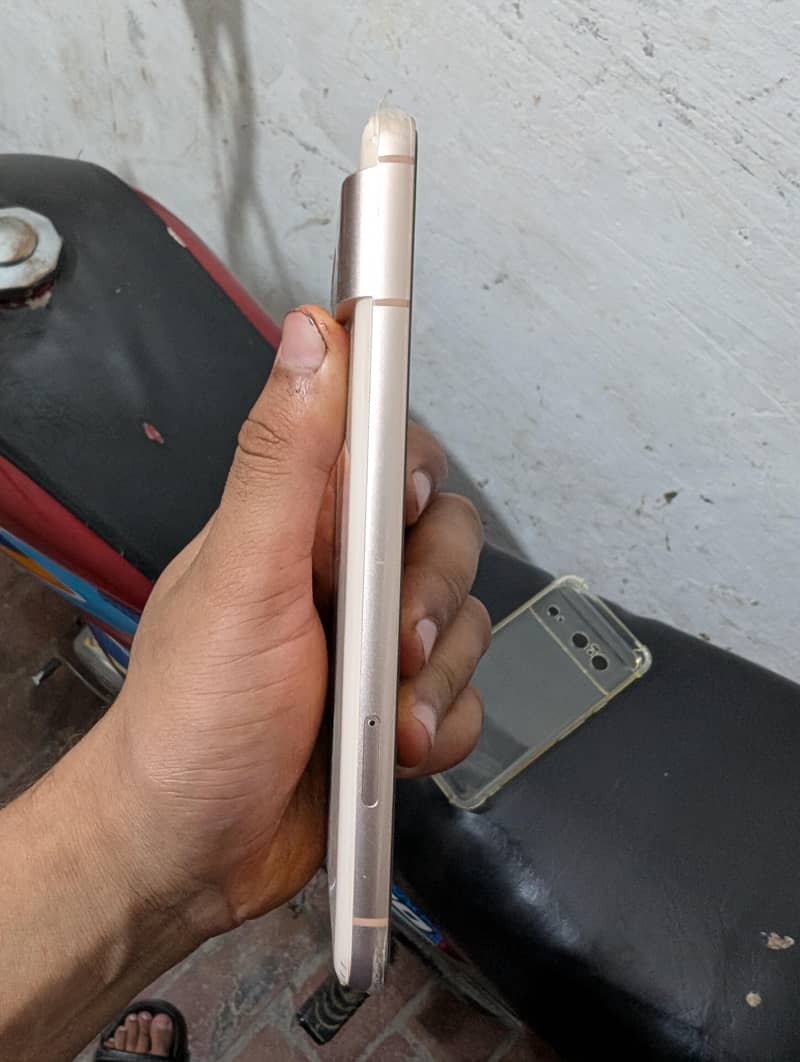 Google Pixel 8 6