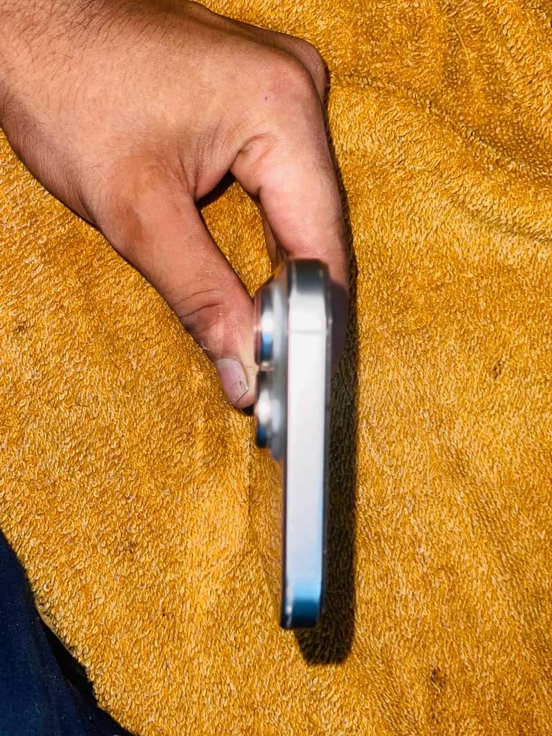 Iphone 15 Pro max 3