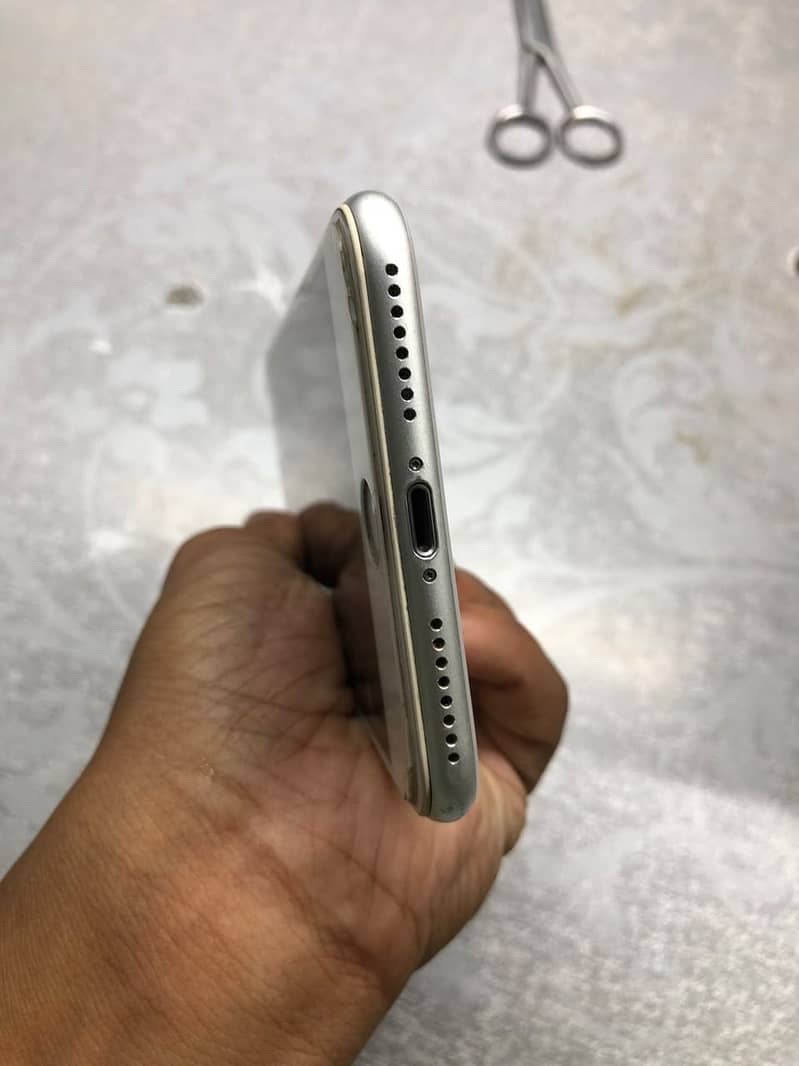 Apple iPhone 7 Plus 2