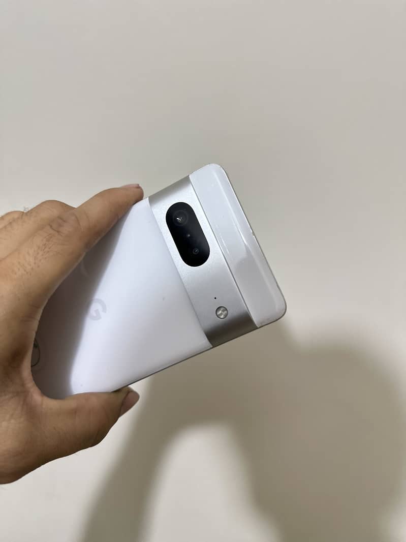 Google Pixel 7 4