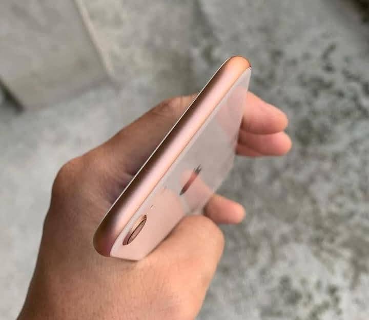 Apple iPhone 8 4