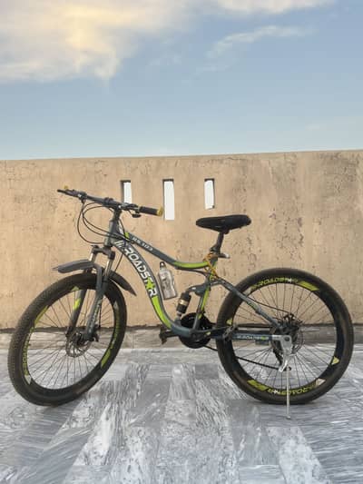 HI-ROADSTAR RS103 Mountain Bicycle | Disc Brakes | Excellent Condition