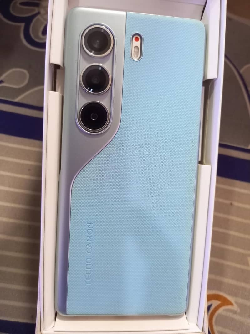 Tecno CAMON 40 Pro 0
