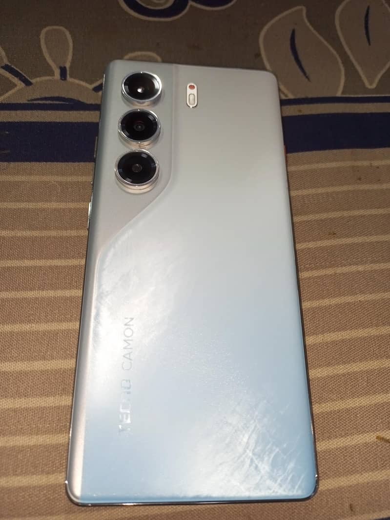 Tecno CAMON 40 Pro 4