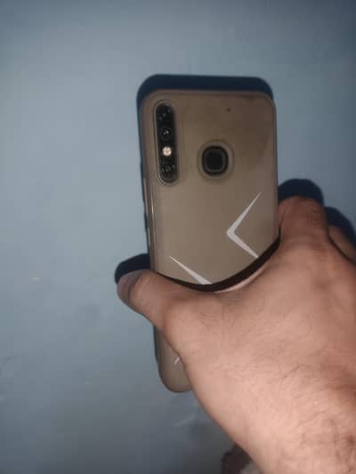 Infinix Hot 8 condition 10.8 battery long time all ok 4 64 box sath