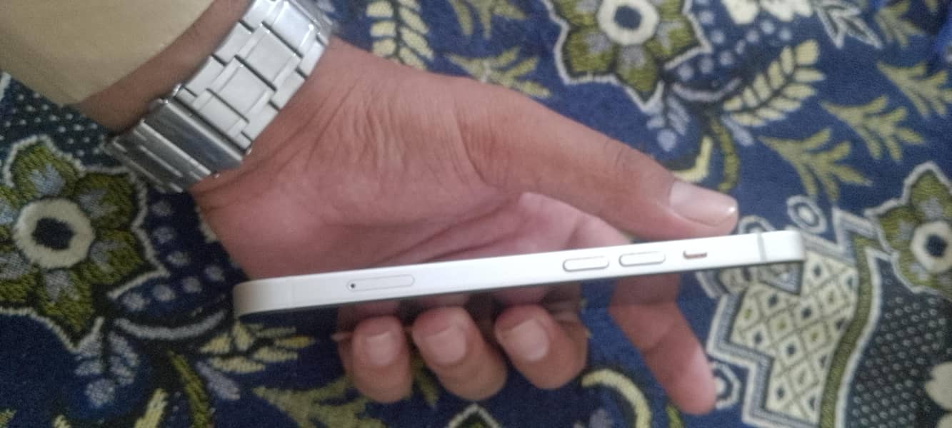 Apple iPhone 13 3