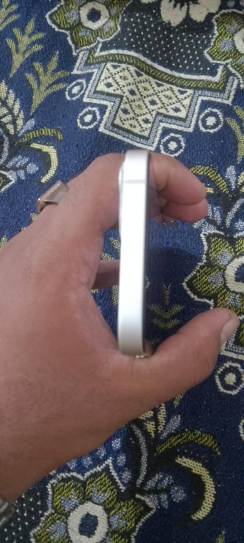Apple iPhone 13 4