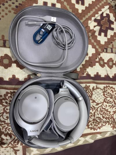 sony XM3 headphones wireless with complete bag lush condition
