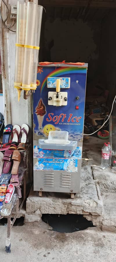 con ice cream machine
