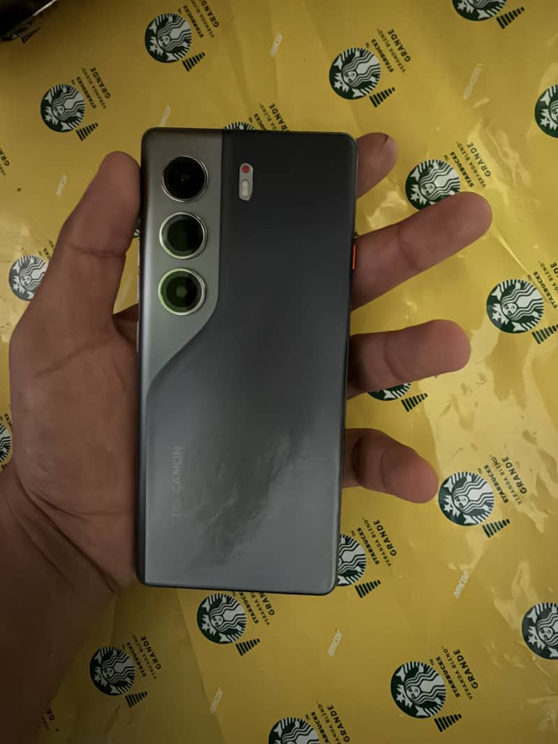Tecno CAMON 40 Pro 0