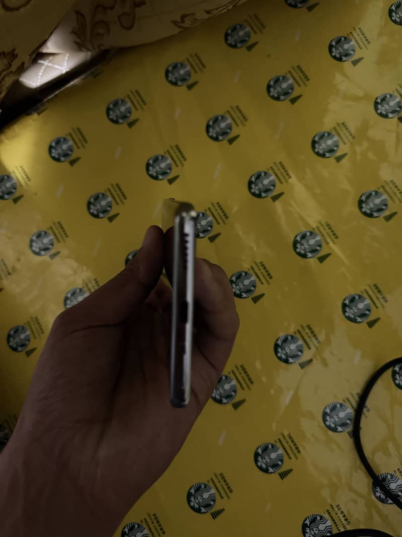 Tecno CAMON 40 Pro 4