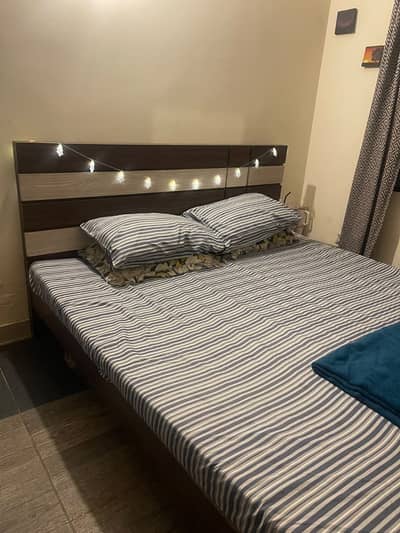 King Size wooden bed Mint condition