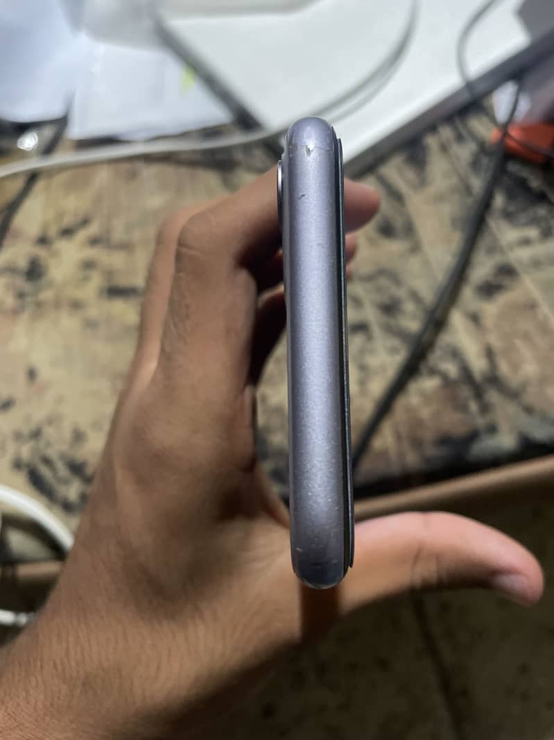 iPhone 11 5