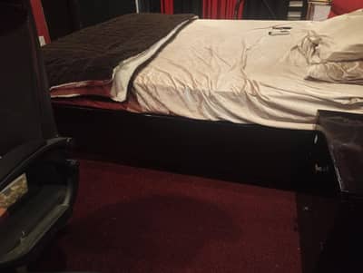 queen size wooden bed set with dressing table_excellent condition